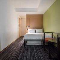 Deluxe Double Room with Shower - Non-Smoking