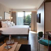 Executive King Room with Balcony and Park View