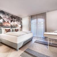 Room #6612936