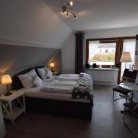 Double Room with Balcony 8