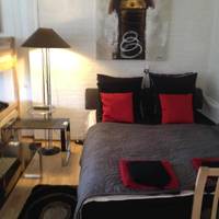 Family Room with Shared Bathroom (5 Adults)