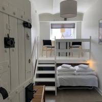 Grand Lit Bed Cell With Shared Bathroom/Toilet