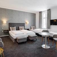 Family Room (2 Adults + 2 Children)