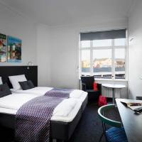 Commodore Room