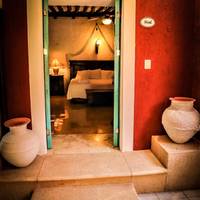 Deluxe Honeymoon Suite