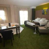 Room #9370823