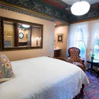 Mary Simpson Room - Detached Private Bathroom
