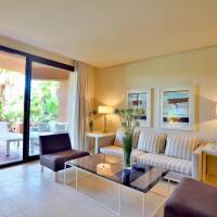 Luxury Two-Bedroom Apartment (2 Adults + 2 children)