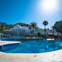 Apartment with Pool View 