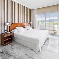Suite with Sea View (2 Adults + 1 Child)