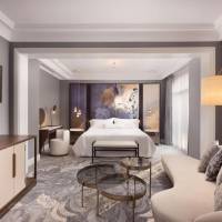 Royal Suite with Neptuno Fountain View