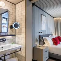 King Corner Room