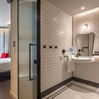 Queen Room - Mobility Accessible
