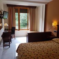 Family Room (2 Adults + 1 Child)