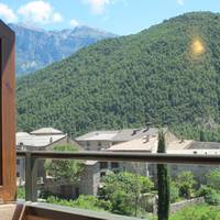 Twin with Mountain View