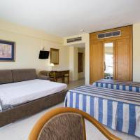 Family Studio (2 Adults + 2 Children)