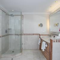 Room #9233652