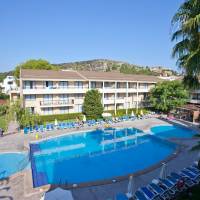 Confort One-Bedroom Apartment with Pool  View