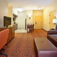 One Bedroom Queen Suite with Kitchen