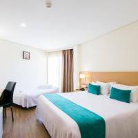 Deluxe Room (2 Adults + 1 Child)