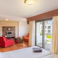 Twin Room (2 Adults + 1 Child)