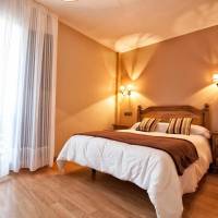 Double or Twin Room with Mountain View