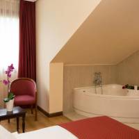 Deluxe Suite with Spa Bath