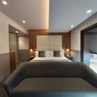 Superior King Suite