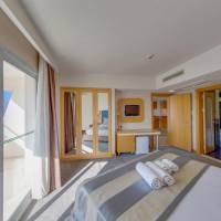 Deluxe Suite with Sea View