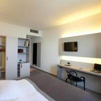 Superior Triple Room with Balcony and Lake/Square View