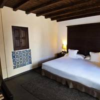 Claustro Room