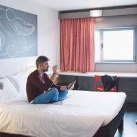 2 Adjacent Rooms