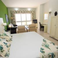 Deluxe Double Room (2 Adults + 1 Child)