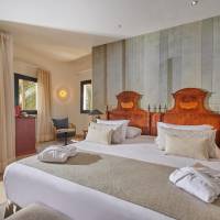 Junior Suite with Partial Sea View