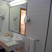 One-Bedroom Apartment with Balcony (2 Adults + 1 Child) 