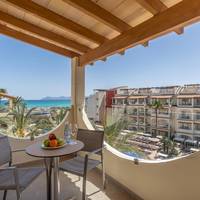 One-Bedroom Apartment with Lateral Sea View