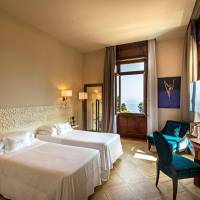 Junior Suite with Balcony with Lake View