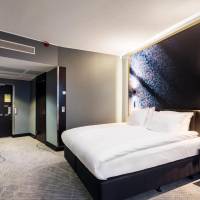 King Room with Mobility Accessible Roll-In Shower - Non-Smoking