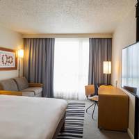 2 Adjacent Rooms