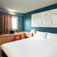 Standard Room with 1 Double and 1 Single Bed