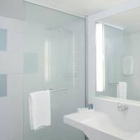 2 Adjacent Rooms