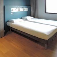 Standard Twin Room with Retractable Bed