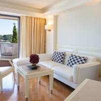 Deluxe Suite with Sea View