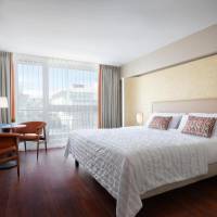 Deluxe room with City view, King bed