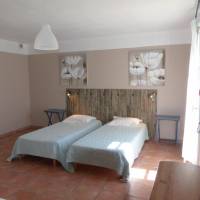 Cottage (14 Adults)