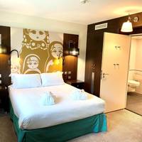 One-Bedroom Queen Suite