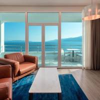 King One-Bedroom Villa Suite with Sea View