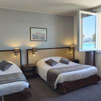 Classic Triple Room with courtyard view 