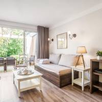 Select Three-Bedroom House (8 People)
