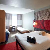 Standard Room with 1 double bed and 1 single bed